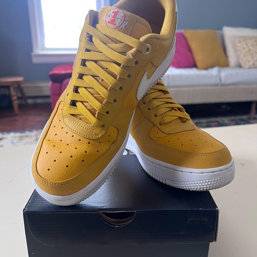 Nike Women's Yellow and White Athletic Shoes